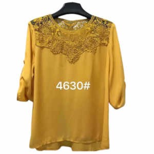 Haut léger à col dentelles