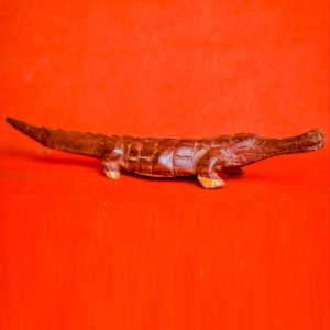 Crocodile - en bois de tèque - 29 cm de longueur