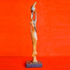 Statuette porteuse - en bois de tèque - modèle 2 - 30 cm de hauteur