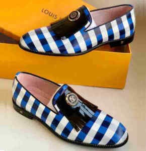 Soulier en cuir brillant multicolores