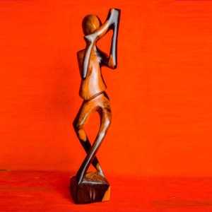 Statuette joueur de flute - jambes croisées - en bois d'ébène - 35 cm de hauteur