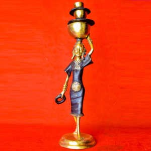 Porteuse de lait - en bronze - 20cm de hauteur