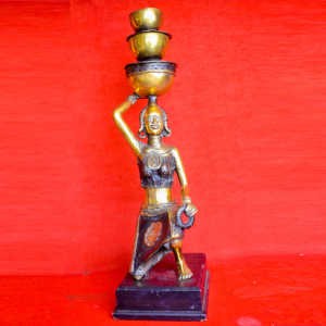 Porteuse de lait - genou fléchi - en bronze - 50 cm de hauteur